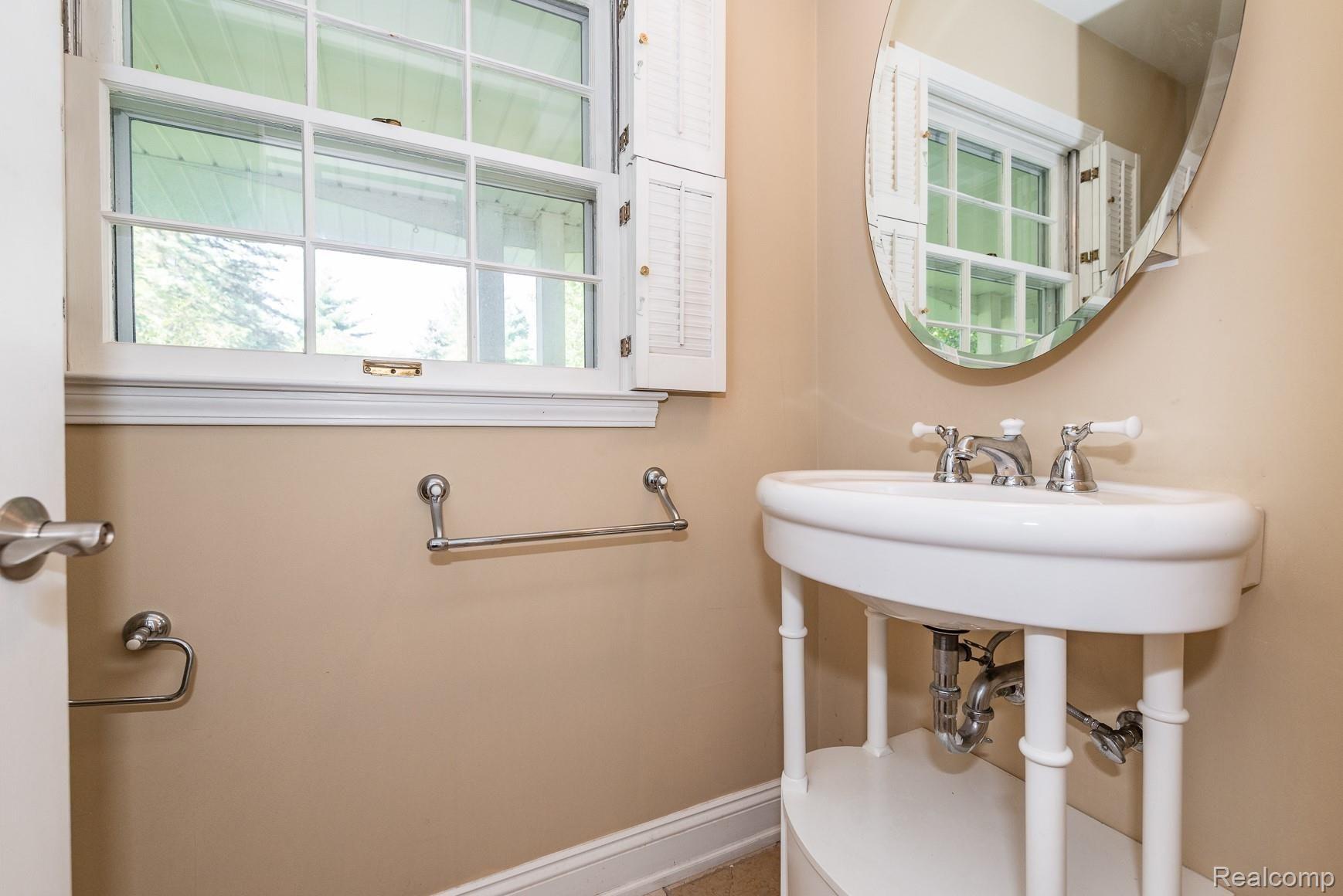 1315 Lone Pine Road Bloomfield Hills, MI 48302 - Photo 20 of 40 DSC_5336.jpg