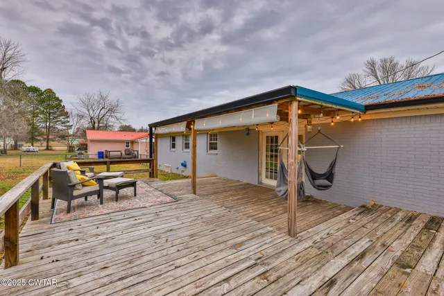 a wooden bench sitting in front of a building