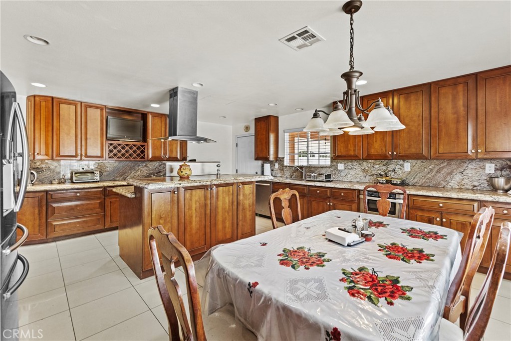 19345 Warren Road Riverside, CA 92508 - Photo 11 of 72 Breakfast nook