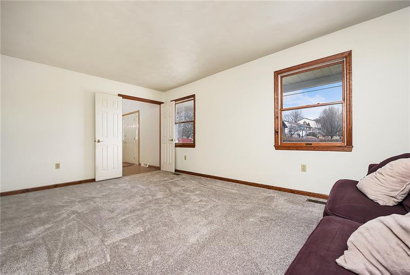 250 Seanor Road Irwin, PA 15642 - Photo 8 of 25 Gallery Image 8
