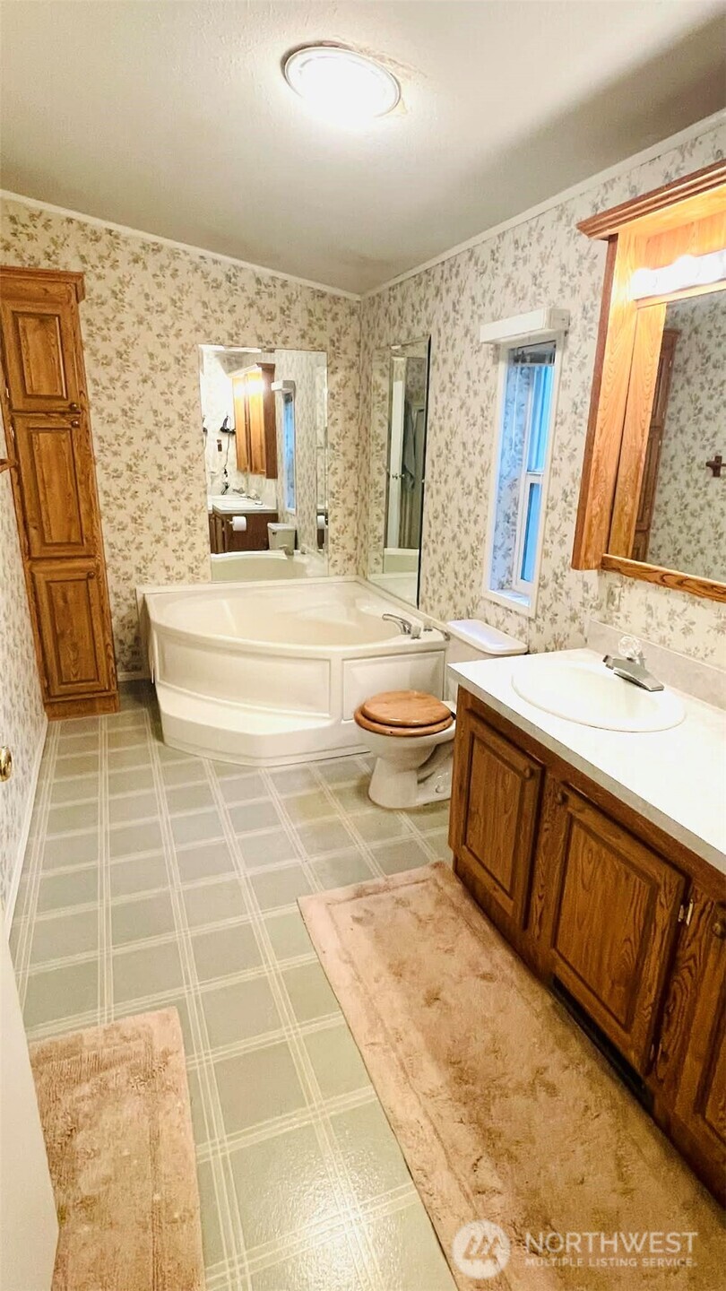 101 East Pirates Place Grapeview, WA 98546 - Photo 8 of 21