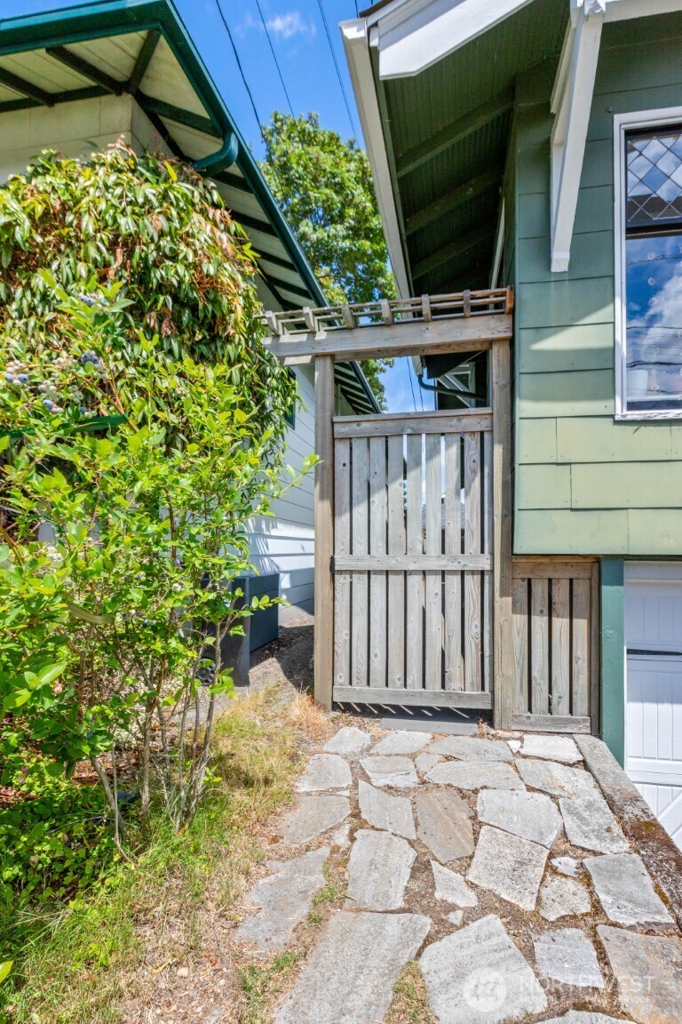 418 North 61st Street, Unit ADU Seattle, WA 98103 - Photo 2 of 23
