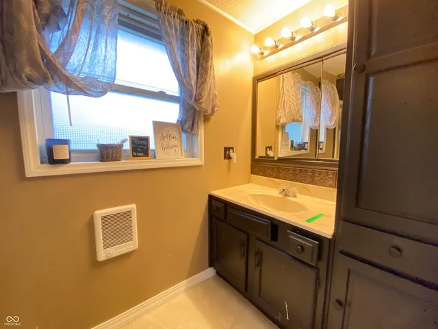 $249,900 | 6066 Highway 60, Mitchell, IN 47446