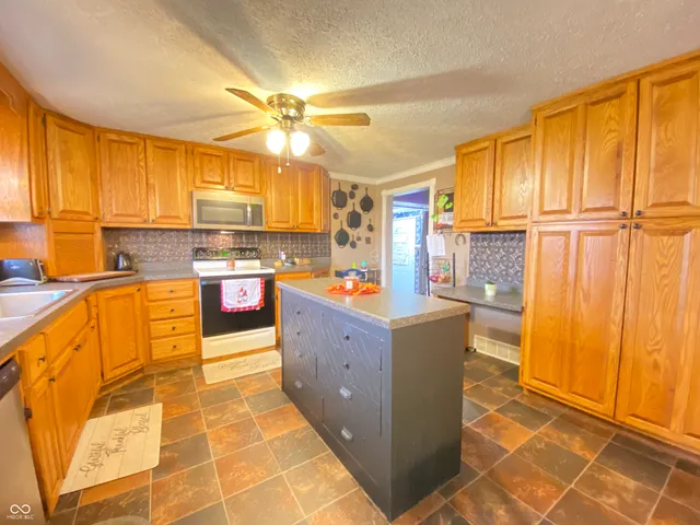 $249,900 | 6066 Highway 60, Mitchell, IN 47446