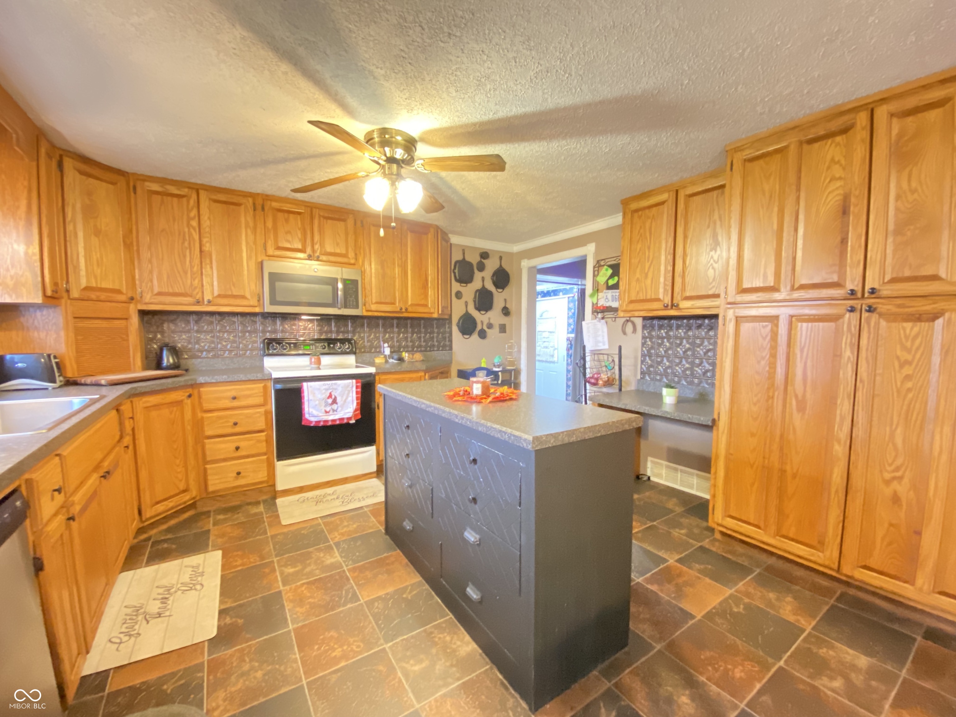 6066 Highway 60 Mitchell, IN 47446 - Photo 6 of 46