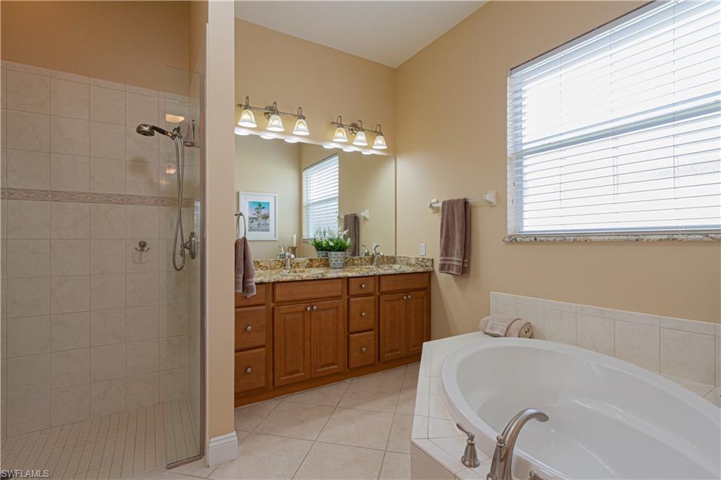 3556 Periwinkle Way, Unit 17 Naples, FL 34114 - Photo 14 of 29 Gallery Image 14