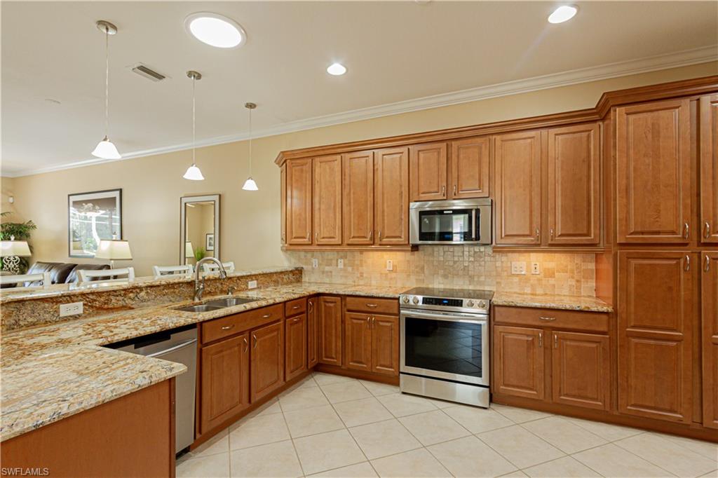 3556 Periwinkle Way, Unit 17 Naples, FL 34114 - Photo 3 of 29 Gallery Image 3