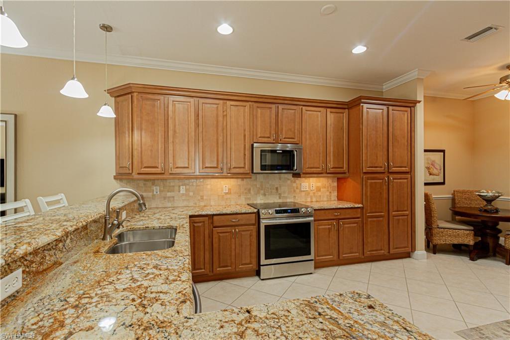 3556 Periwinkle Way, Unit 17 Naples, FL 34114 - Photo 4 of 29 Gallery Image 4