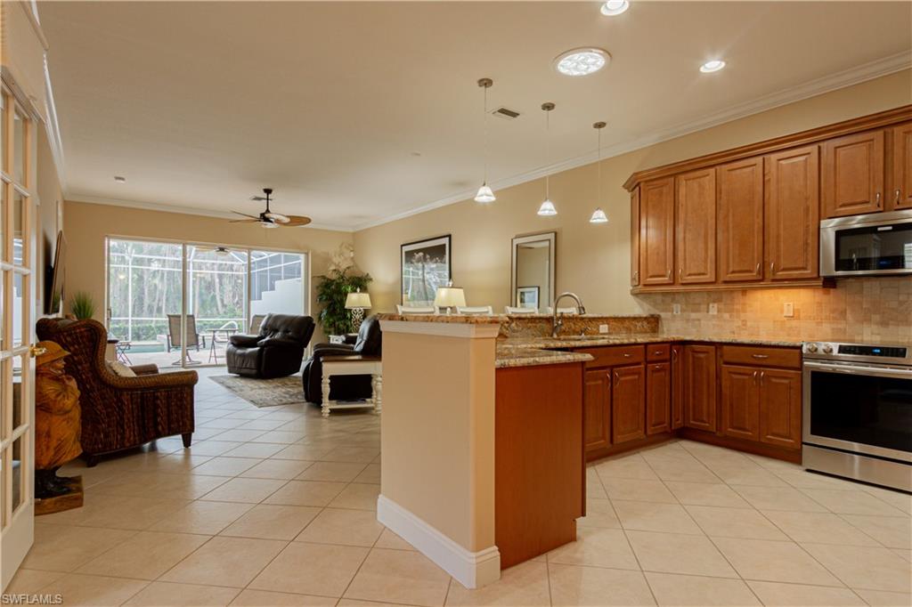 3556 Periwinkle Way, Unit 17 Naples, FL 34114 - Photo 6 of 29 Gallery Image 6
