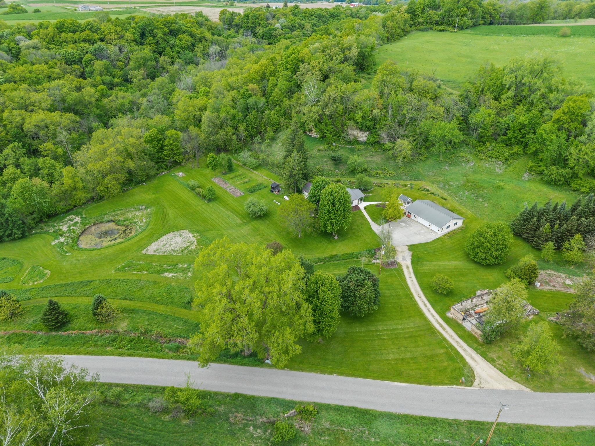 S9761 Little Bear Road Spring Green, WI 53588 - Photo 5 of 44