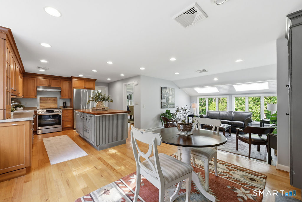 8 Penwood Road Bloomfield, CT 06002 - Photo 5 of 35