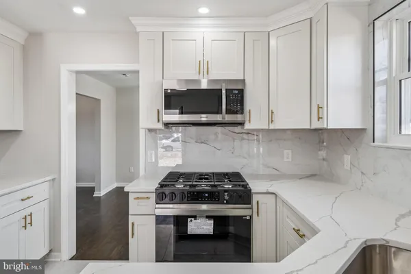 $675,000 | 6815 Rolling Road, Springfield, VA 22152