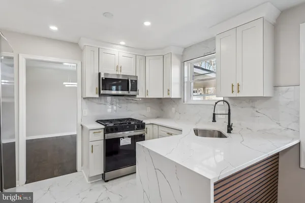 $675,000 | 6815 Rolling Road, Springfield, VA 22152