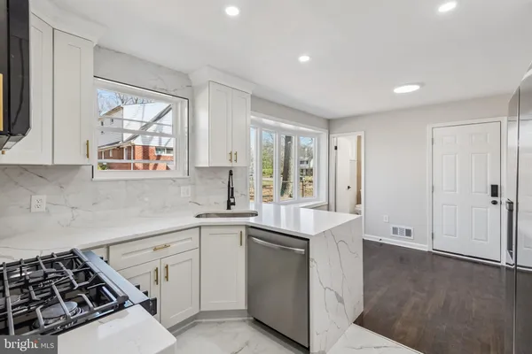 $675,000 | 6815 Rolling Road, Springfield, VA 22152