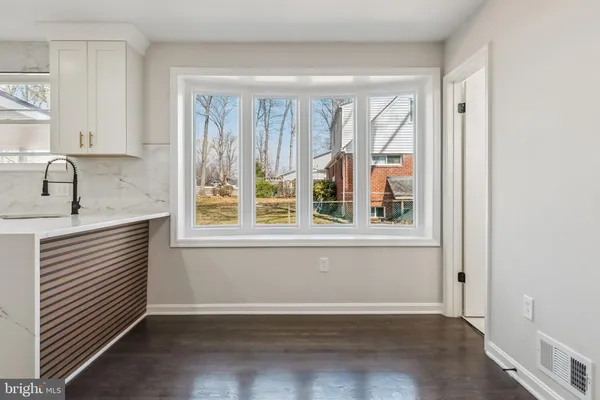 $675,000 | 6815 Rolling Road, Springfield, VA 22152