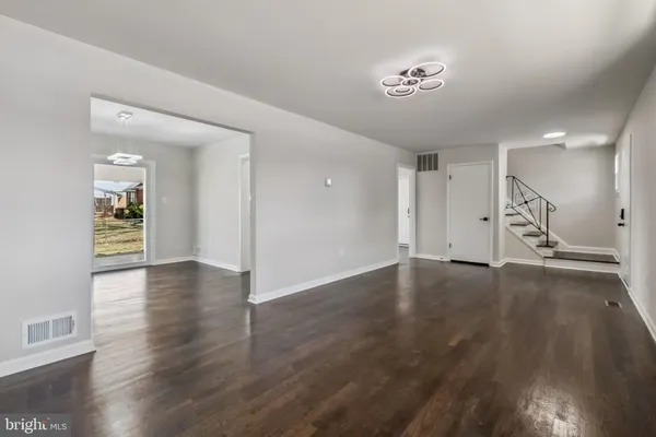 $675,000 | 6815 Rolling Road, Springfield, VA 22152