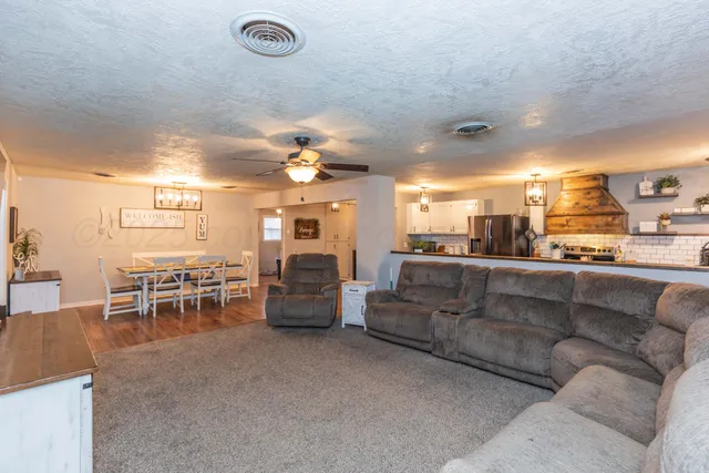 $293,999 | 1607 North Mary-Ellen Street, Pampa, TX 79065