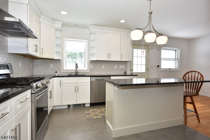 49 Fayson Lakes Road Kinnelon, NJ 07405 - Photo 11 of 38