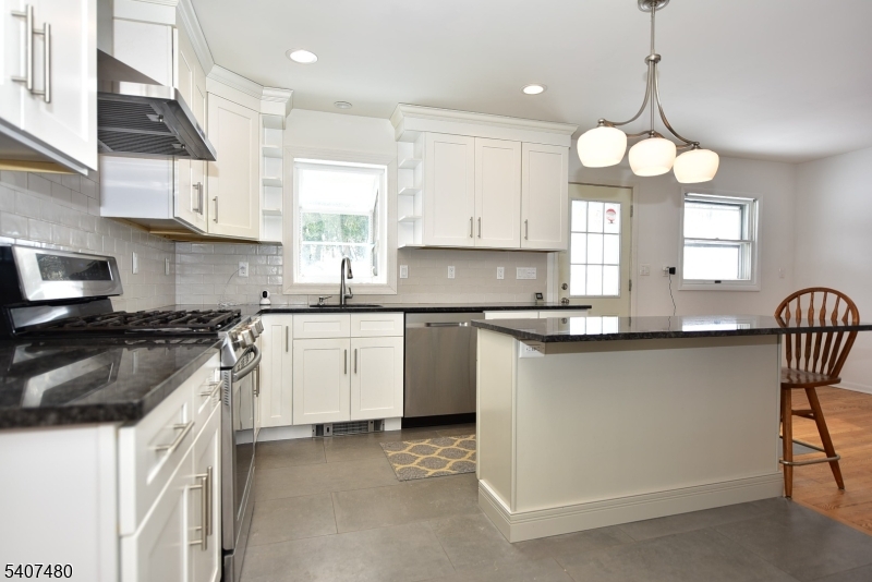 49 Fayson Lakes Road Kinnelon, NJ 07405 - Photo 8 of 38