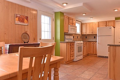 12 Valley Road East Greenwich, RI 02818 - Photo 4 of 16 Kitchen, side entry
