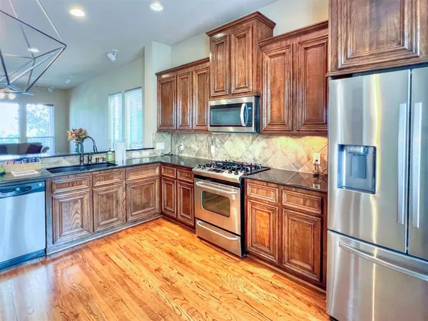 $389,000 | 2325 Hutchins Street, Houston, TX 77004