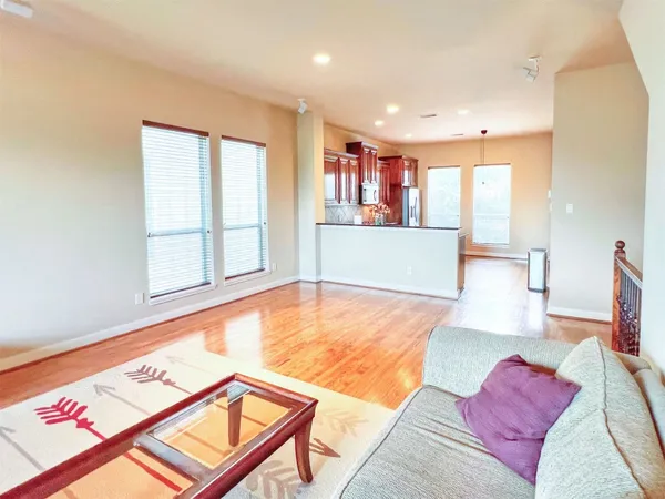$389,000 | 2325 Hutchins Street, Houston, TX 77004