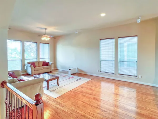 $389,000 | 2325 Hutchins Street, Houston, TX 77004