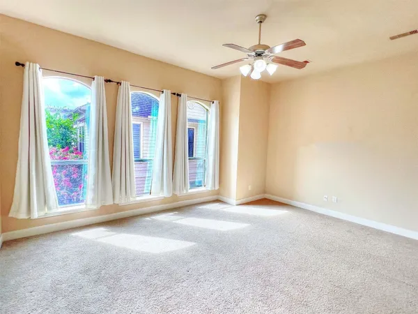 $389,000 | 2325 Hutchins Street, Houston, TX 77004
