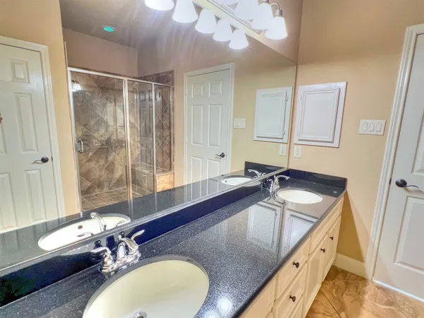 $389,000 | 2325 Hutchins Street, Houston, TX 77004
