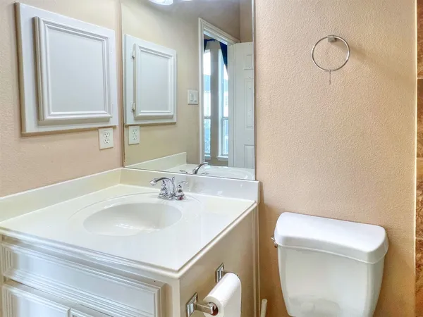 $389,000 | 2325 Hutchins Street, Houston, TX 77004