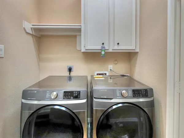 $389,000 | 2325 Hutchins Street, Houston, TX 77004