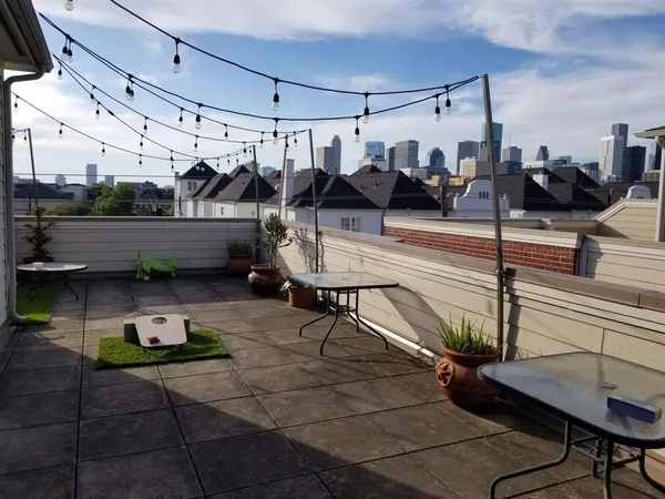 $389,000 | 2325 Hutchins Street, Houston, TX 77004