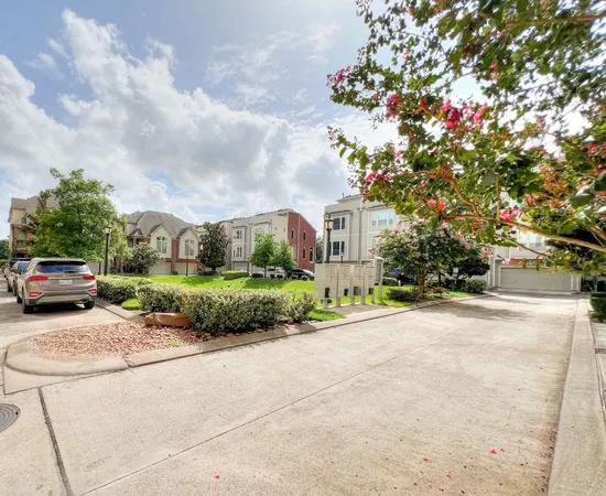 $389,000 | 2325 Hutchins Street, Houston, TX 77004