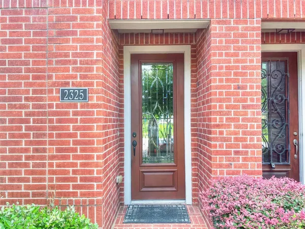 $389,000 | 2325 Hutchins Street, Houston, TX 77004