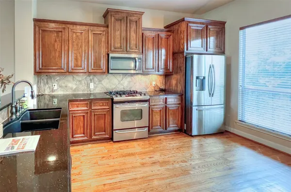 $389,000 | 2325 Hutchins Street, Houston, TX 77004