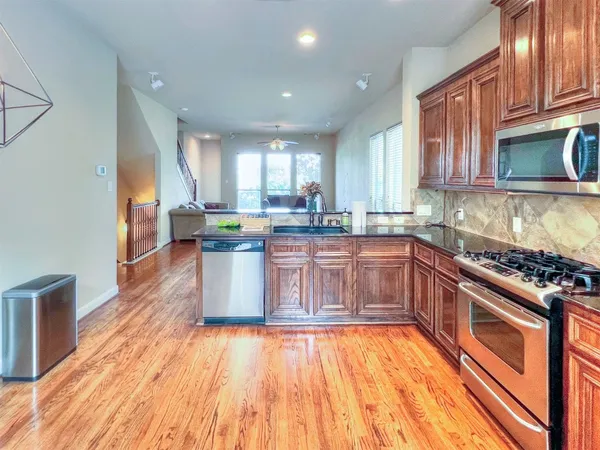 $389,000 | 2325 Hutchins Street, Houston, TX 77004