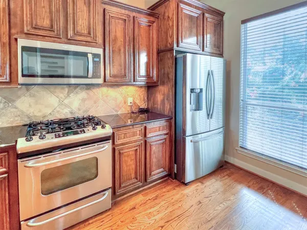 $389,000 | 2325 Hutchins Street, Houston, TX 77004