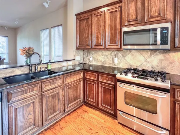 $389,000 | 2325 Hutchins Street, Houston, TX 77004