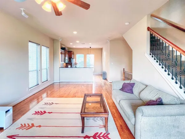 $389,000 | 2325 Hutchins Street, Houston, TX 77004
