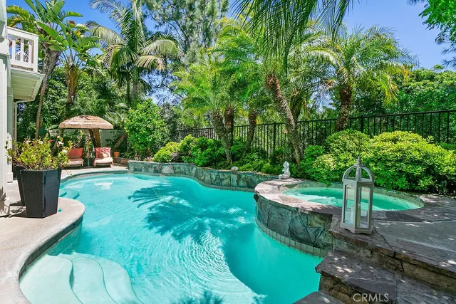 a view of a chairs and table in backyard