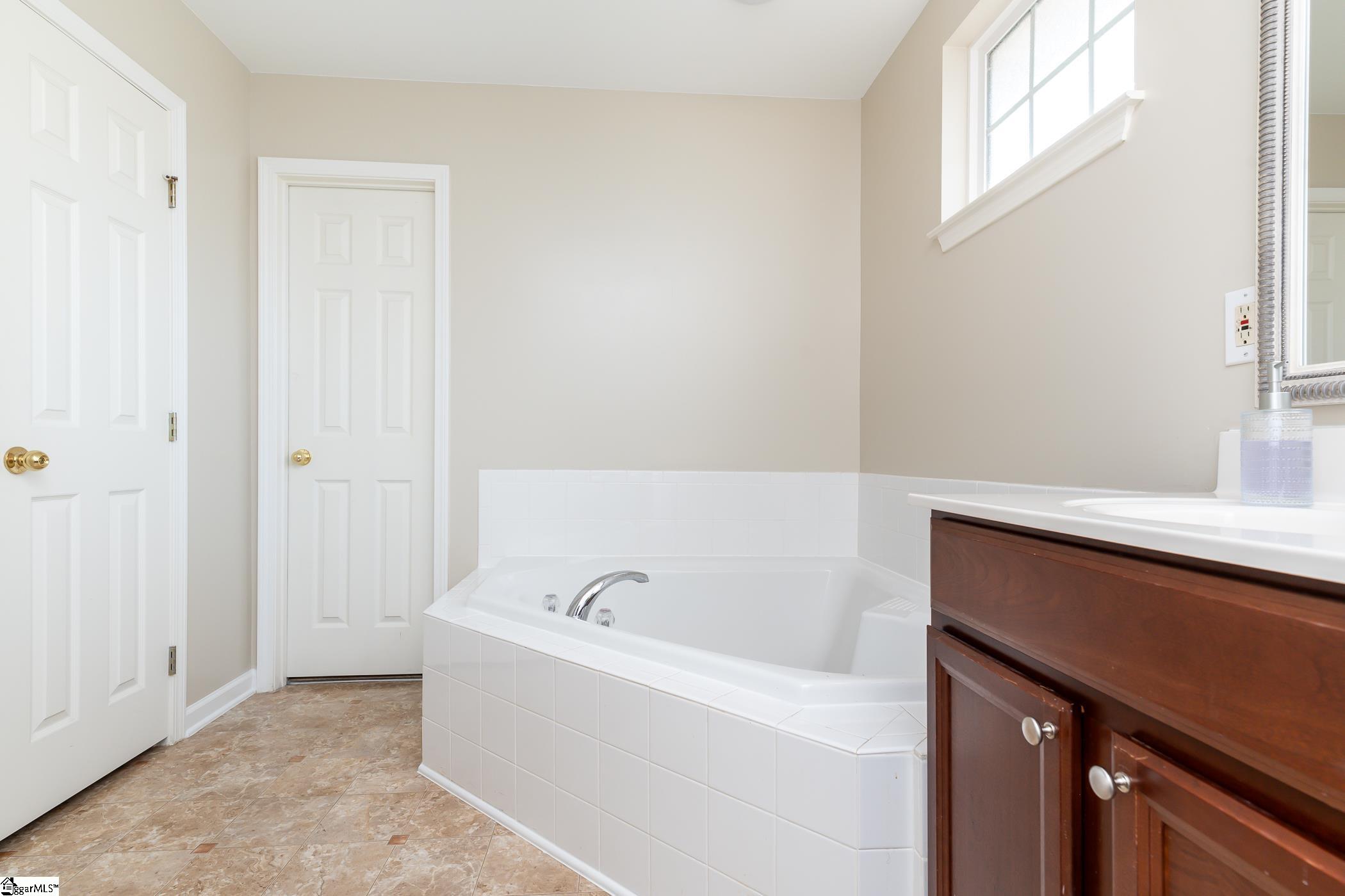 105 Amberleaf Way Simpsonville, SC 29681 - Photo 21 of 41 Gallery Image 21