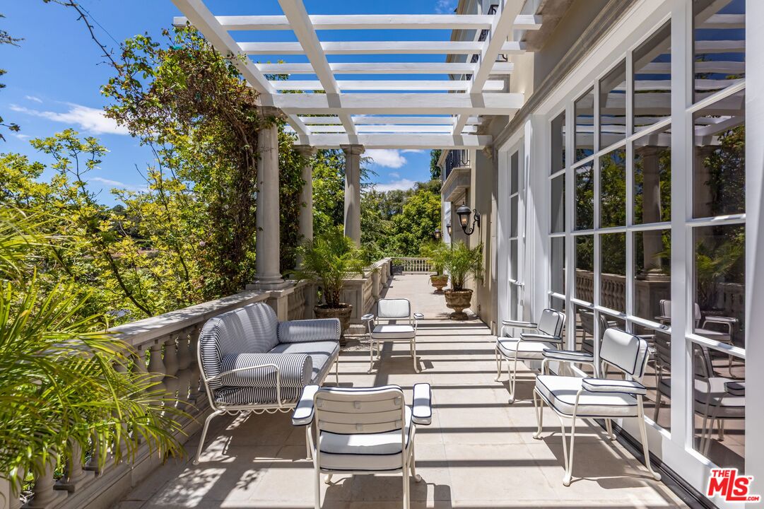 10911 Chalon Road Los Angeles, CA 90077 - Photo 17 of 43