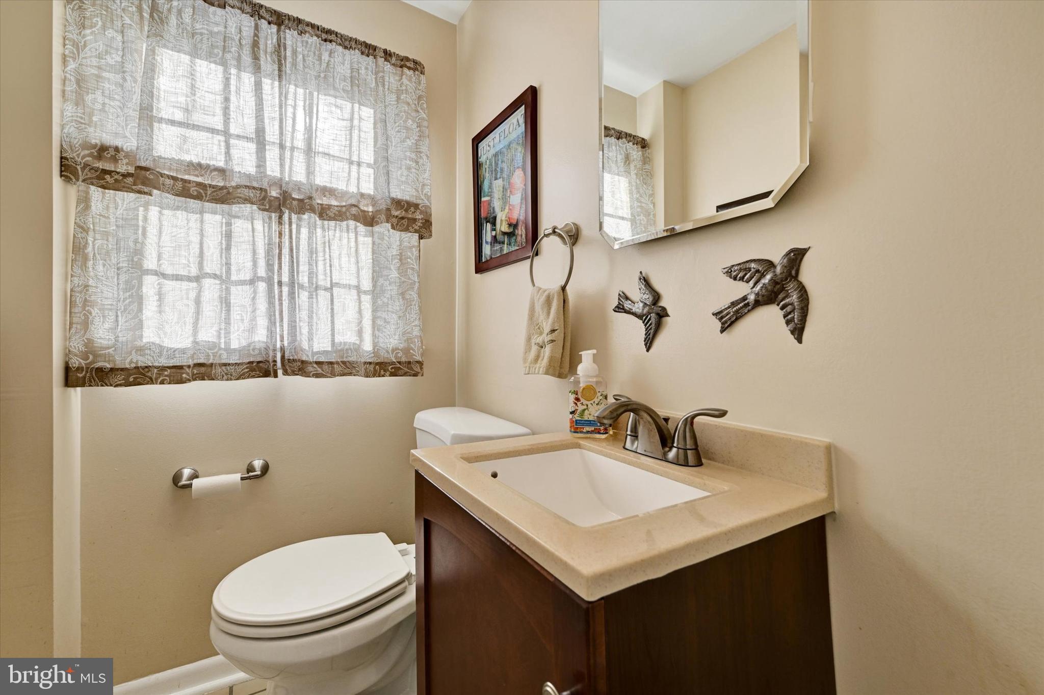 807 Scarlett Drive Towson, MD 21286 - Photo 16 of 29 Powder Room