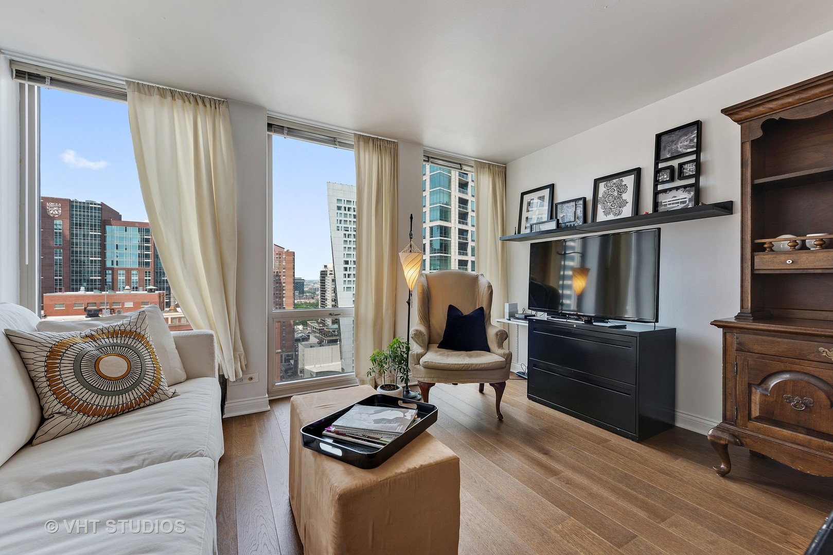 111 East Chestnut Street, Unit 22B Chicago, IL 60611 - Photo 3 of 9