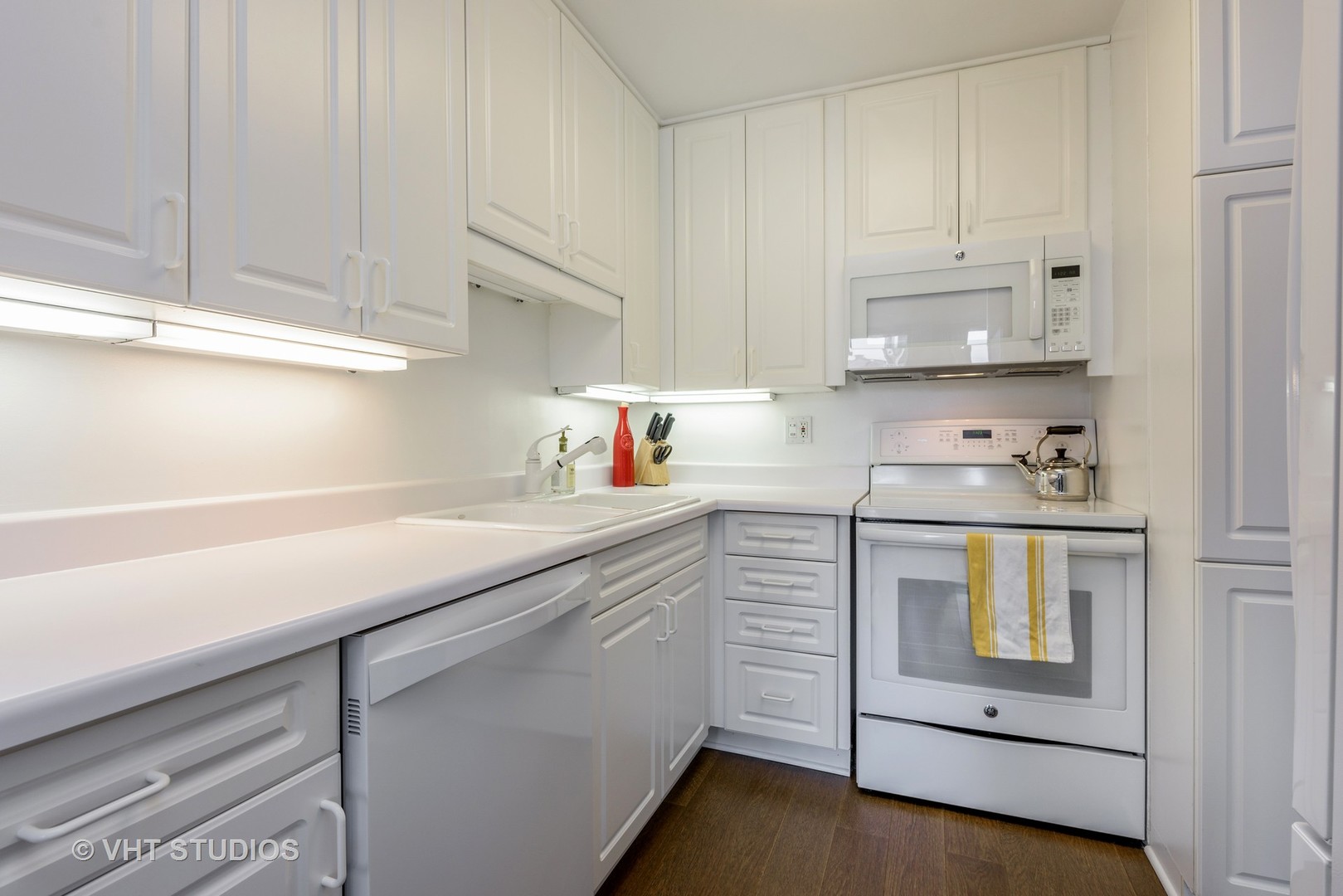 111 East Chestnut Street, Unit 22B Chicago, IL 60611 - Photo 6 of 9