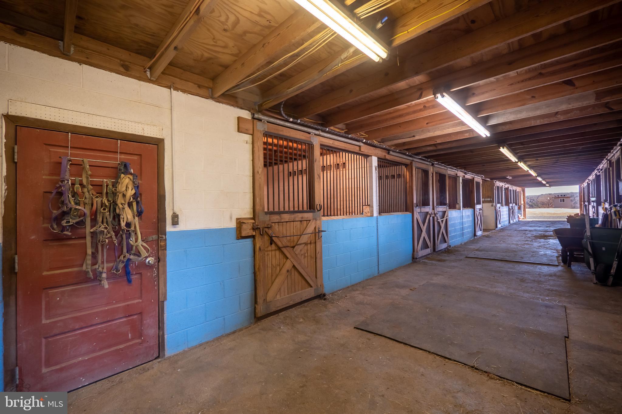 827 Pheasant Run Road Effort, PA 18330 - Photo 22 of 54 a view of a garage