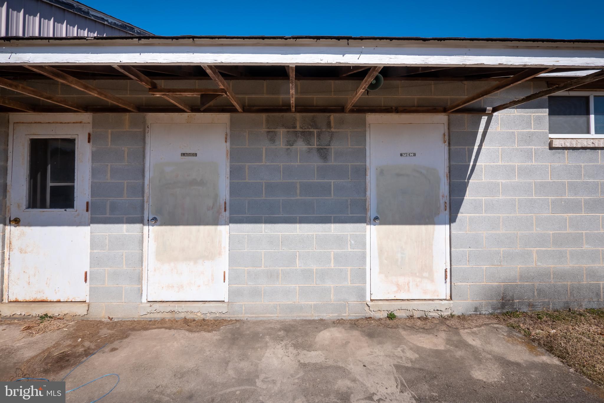 827 Pheasant Run Road Effort, PA 18330 - Photo 33 of 54 a view of parking garage