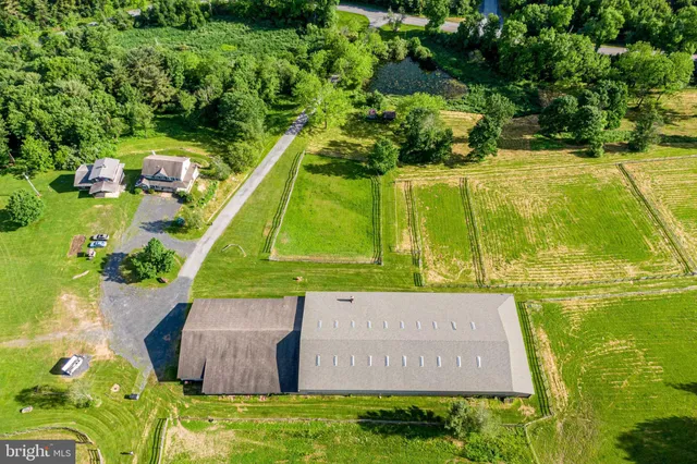 a view of an outdoor space