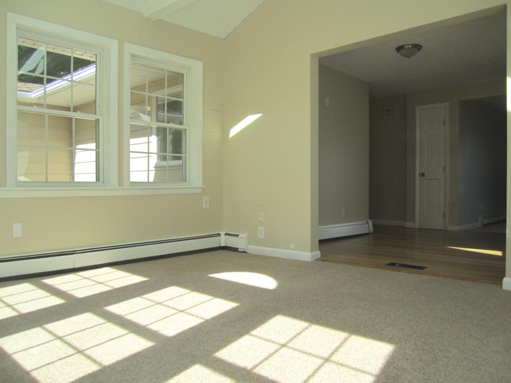 385 Oak Street Manchester, NH 03104 - Photo 11 of 24 Gallery Image 11