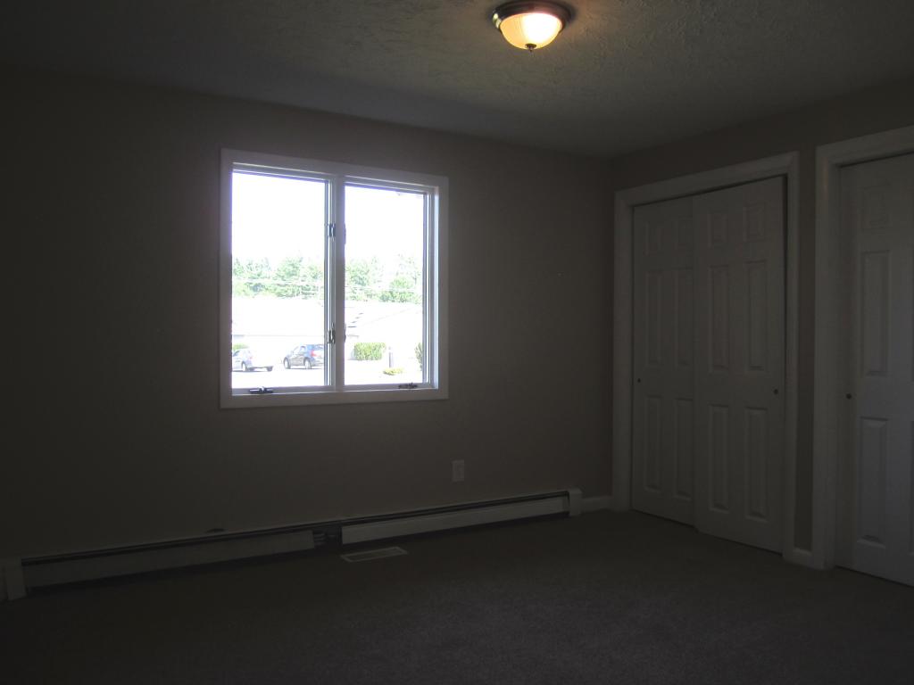385 Oak Street Manchester, NH 03104 - Photo 14 of 24 Gallery Image 14